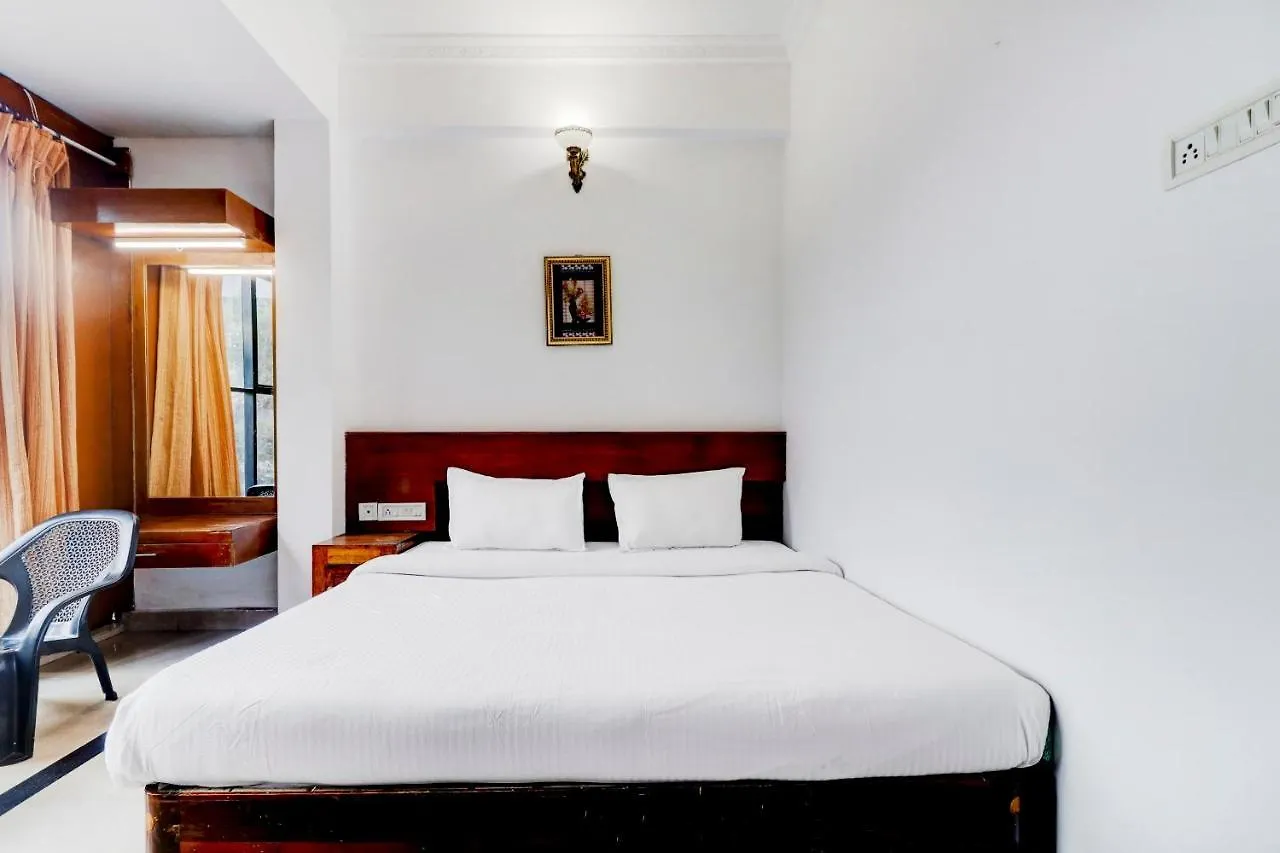 Oyo 86052 Royal Cottage Munnar Hotel